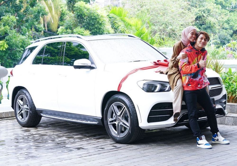 hadiah mewah yang diberikan rizky billar © berbagai sumber hadiah mewah yang diberikan rizky billar © berbagai sumber