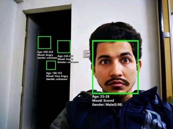 selfie tapi nggak lihat belakangnya © berbagai sumber selfie tapi nggak lihat belakangnya © berbagai sumber