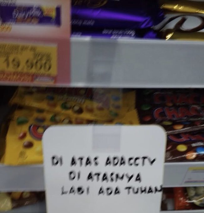 pedagang ngingetin pembeli biar bayar © berbagai sumber