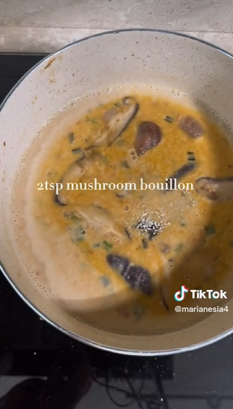 Tanpa direbus berjam-jam, ini 7 cara bikin kuah ramen kental dan gurih bak restoran Jepang