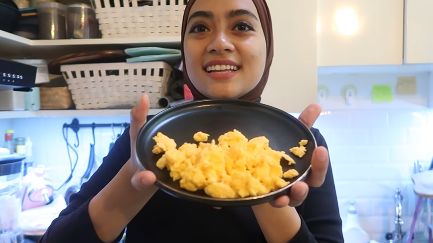5 Cara bikin telur orak arik ala Ayudia Bing Slamet, hasilnya lembut dan sehat tanpa minyak