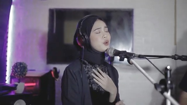 putri anastasya finalis indonesian idol © instagram