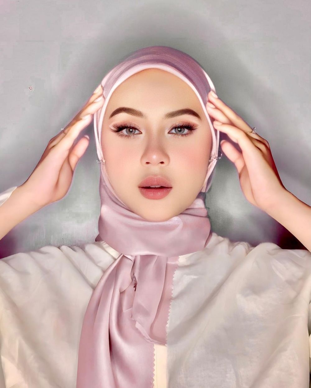 11 Potret Putri Anastasya, finalis Indonesian Idol dibalik terciptanya lagu tak ingin usai