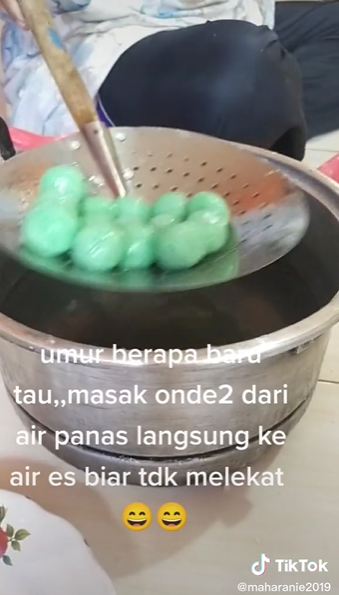 Trik sederhana agar klepon tidak lengket satu sama lain setelah direbus