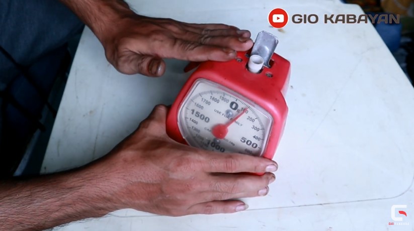 Tanpa perlu dibongkar, ini cara memperbaiki jarum timbangan kue yang tidak akurat