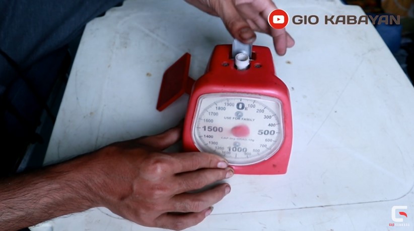 Tanpa perlu dibongkar, ini cara memperbaiki jarum timbangan kue yang tidak akurat