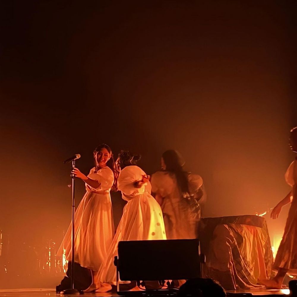 Nadin nyanyi dipangku ibunda © 2022 berbagai sumber Nadin nyanyi dipangku ibunda © 2022 berbagai sumber