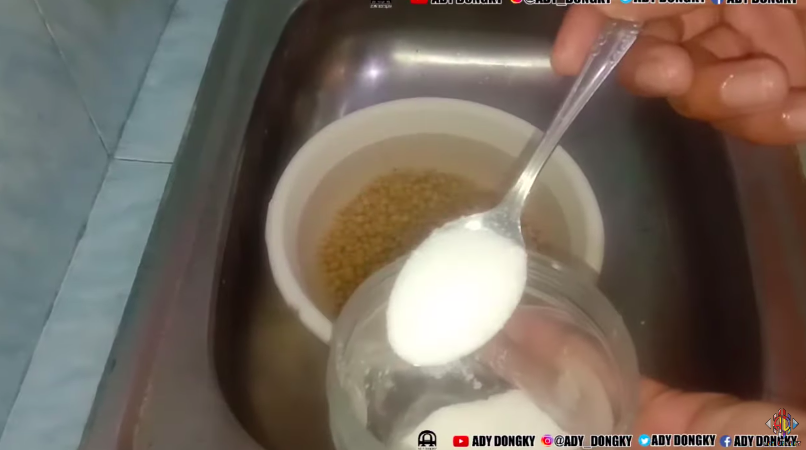 Trik menggoreng kacang kedelai untuk topping bubur, hasilnya renyah dan tidak keras