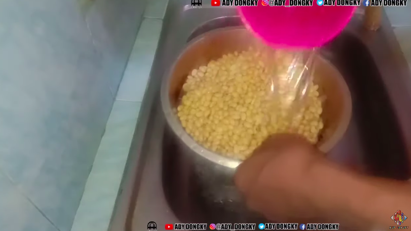 Trik menggoreng kacang kedelai untuk topping bubur, hasilnya renyah dan tidak keras