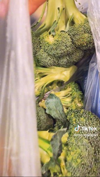 Demi dapat harga murah, cara wanita beli brokoli di supermarket ini bikin heran