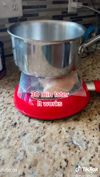 Tanpa direndam air, ini cara mudah cairkan daging ayam yang beku