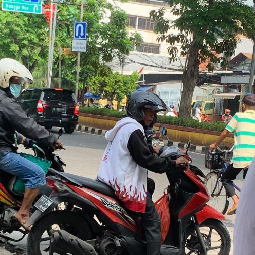 bapak-bapak iseng banget tingkahnya © berbagai sumber bapak-bapak iseng banget tingkahnya © berbagai sumber