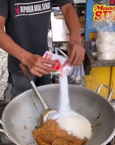 bapak-bapak iseng banget tingkahnya © berbagai sumber bapak-bapak iseng banget tingkahnya © berbagai sumber