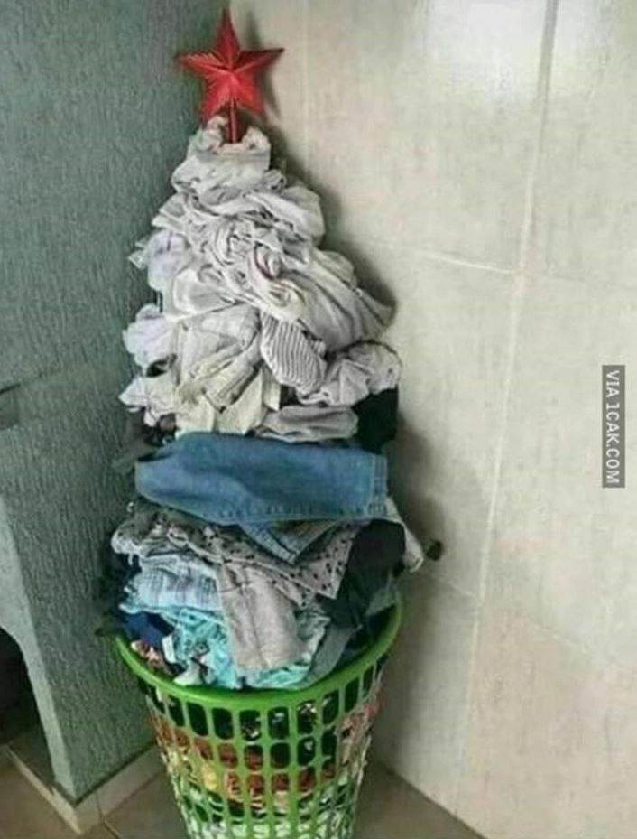 pohon Natal tapi pakai benda seadanya © berbagai sumber pohon Natal tapi pakai benda seadanya © berbagai sumber