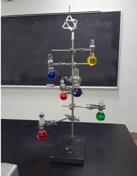 pohon Natal tapi pakai benda seadanya © berbagai sumber pohon Natal tapi pakai benda seadanya © berbagai sumber