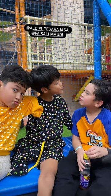 Potret Rafathar bareng Faisal dan Tegar difabel inspiratif Berbagai sumber Potret Rafathar bareng Faisal dan Tegar difabel inspiratif Berbagai sumber