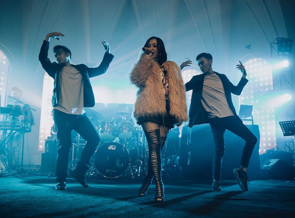 penyanyi manggung usai melahirkan © berbagai sumber