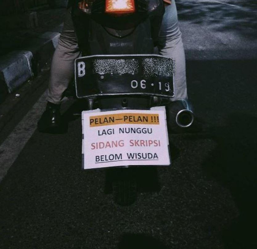 Peringatan harap pelan-pelan absurd © berbagai sumber