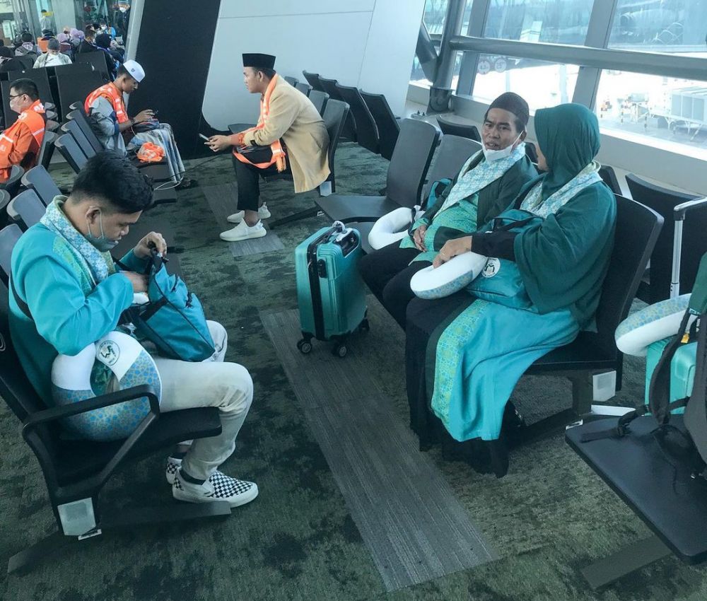 momen bopak castello dan istri umroh © instagram