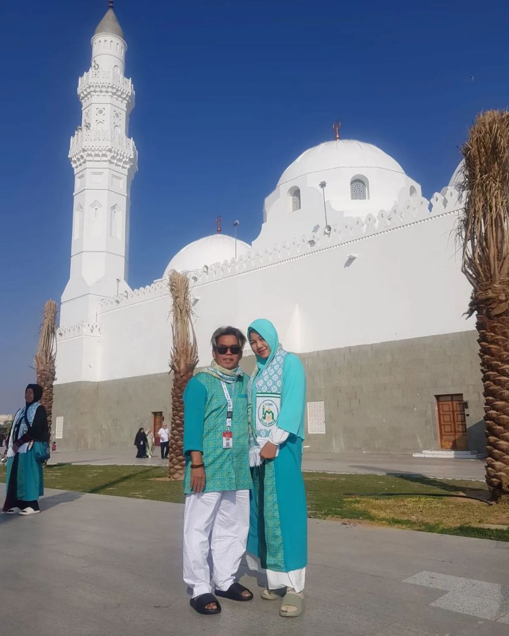 momen bopak castello dan istri umroh © instagram