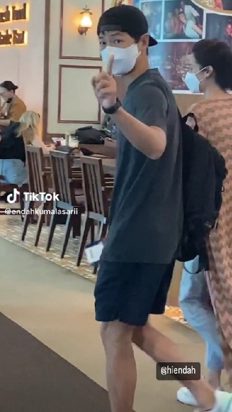 Song Joong-ki dan pacar di Bali © berbagai sumber