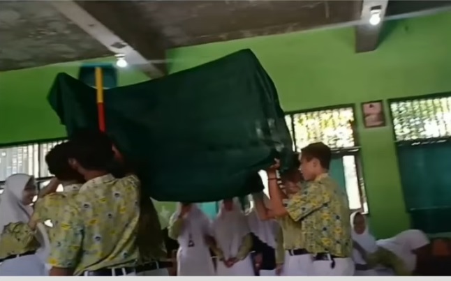 NGAKAK - 11 Tingkah absurd pelajar ketika jam istirahat ini bikin ngelus dada yang lihat © 2022 brilio.net