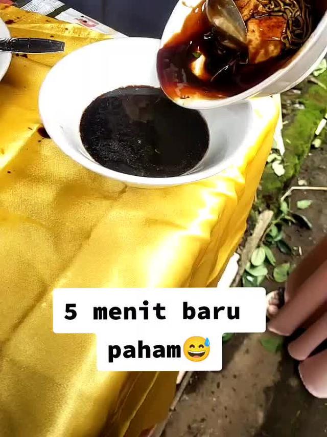 ketumpahan sambal dan kecap © Berbagai Sumber