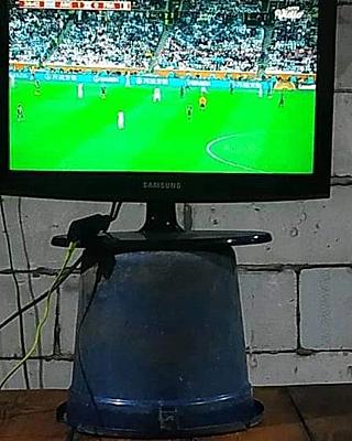 orang pasang TV malah nyeleneh banget © berbagai sumber orang pasang TV malah nyeleneh banget © berbagai sumber