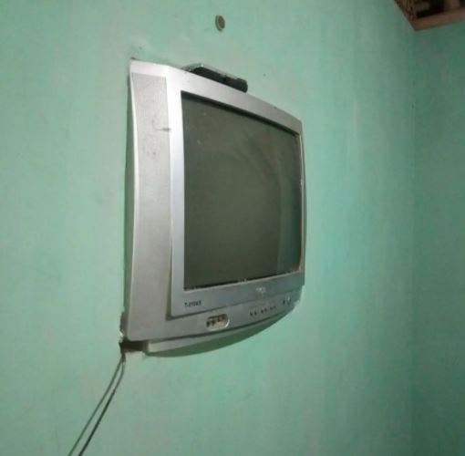 orang pasang TV malah nyeleneh banget © berbagai sumber orang pasang TV malah nyeleneh banget © berbagai sumber