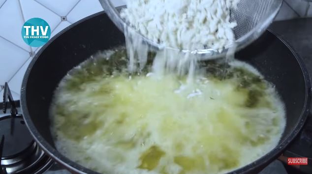 9 Cara bikin teri krispi, garing dan renyah hingga 6 bulan