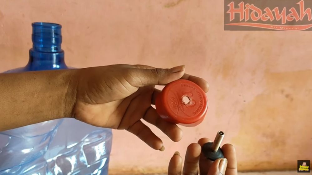 Tak banyak diketahui, begini 7 cara memperbaiki galon penyok agar mulus seperti baru