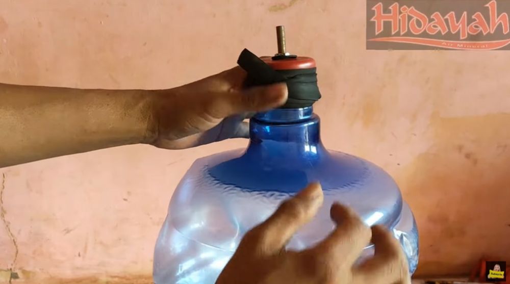 Tak banyak diketahui, begini 7 cara memperbaiki galon penyok agar mulus seperti baru