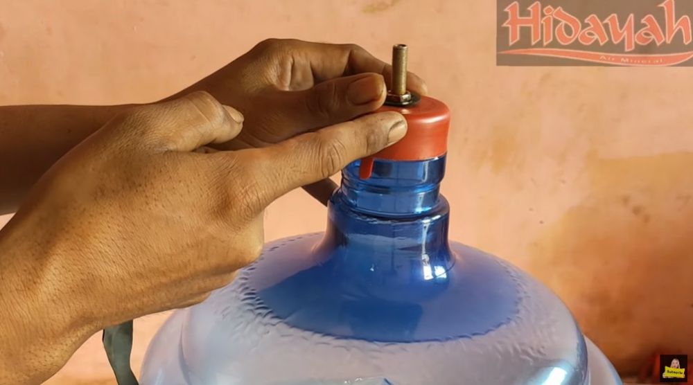 Tak banyak diketahui, begini 7 cara memperbaiki galon penyok agar mulus seperti baru
