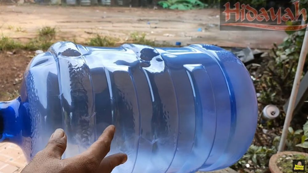 Tak banyak diketahui, begini 7 cara memperbaiki galon penyok agar mulus seperti baru