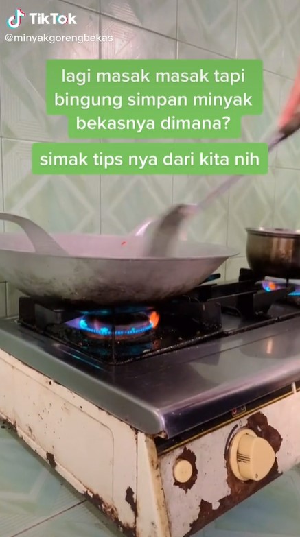 Agar tak bau tengik, begini cara aman simpan minyak goreng bekas yang masih layak pakai