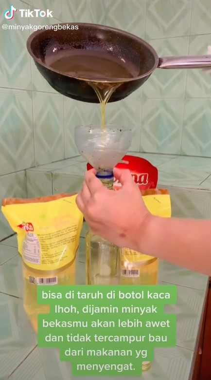 Agar tak bau tengik, begini cara aman simpan minyak goreng bekas yang masih layak pakai