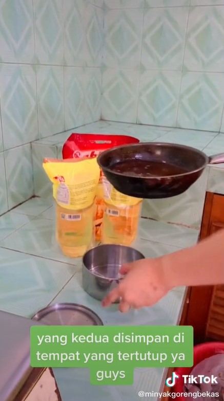 Agar tak bau tengik, begini cara aman simpan minyak goreng bekas yang masih layak pakai