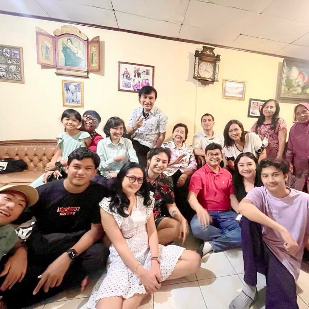 Ira Wibowo rayakan natal bareng mantan suami © 2022 Instagram Ira Wibowo rayakan natal bareng mantan suami © 2022 Instagram