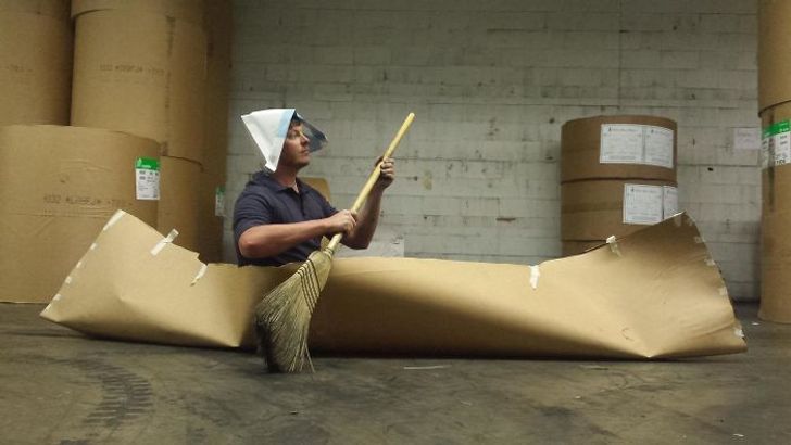 momen gabut karyawan di kantor © berbagai sumber