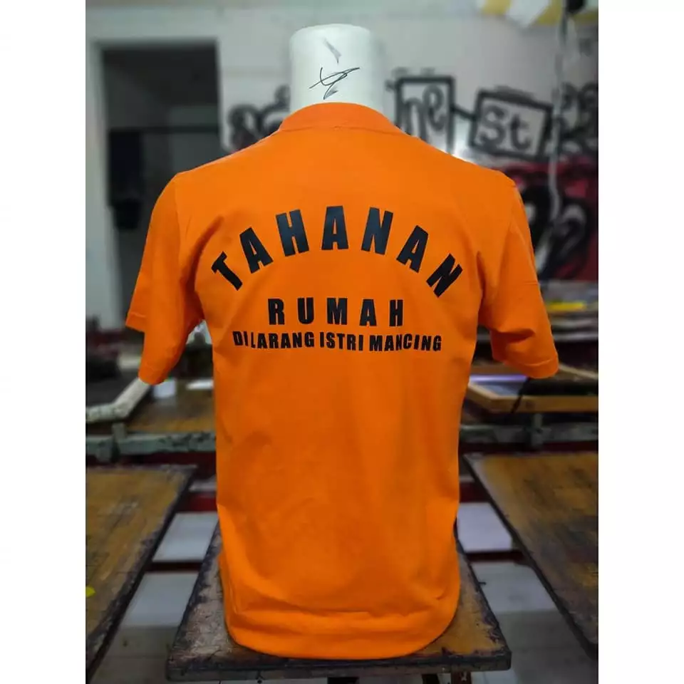 baju tahanan nyeleneh © berbagai sumber baju tahanan nyeleneh © berbagai sumber