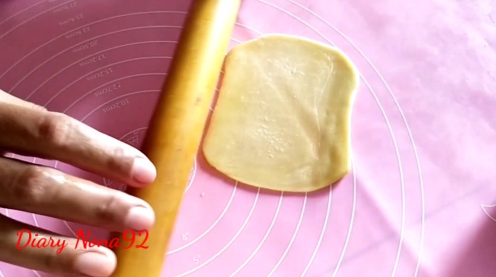 7 Cara melipat bolen pisang supaya tak mudah sobek dan tampak lebih padat