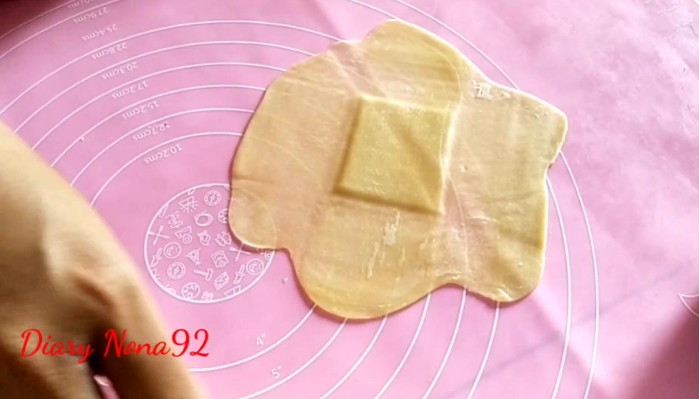 7 Cara melipat bolen pisang supaya tak mudah sobek dan tampak lebih padat