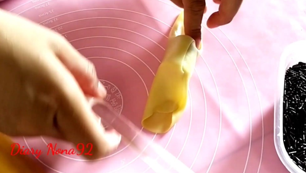 7 Cara melipat bolen pisang supaya tak mudah sobek dan tampak lebih padat