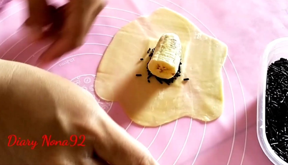 7 Cara melipat bolen pisang supaya tak mudah sobek dan tampak lebih padat