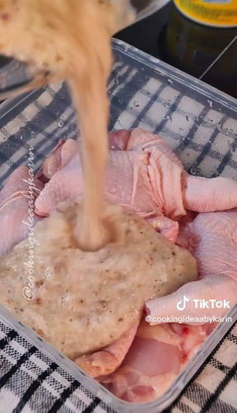 7 Cara simpel bikin ayam goreng bawang putih, enak, renyah, dan dagingnya nggak kering