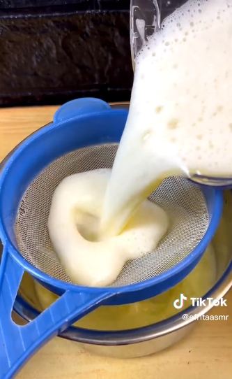 7 Cara membuat nasi sisa jadi martabak manis yang lembut, legit, dan antigagal