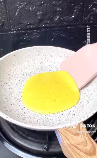 7 Cara membuat nasi sisa jadi martabak manis yang lembut, legit, dan antigagal