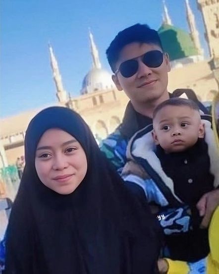 Momen Lesty Kejora dan Billar umrah © berbagai sumber