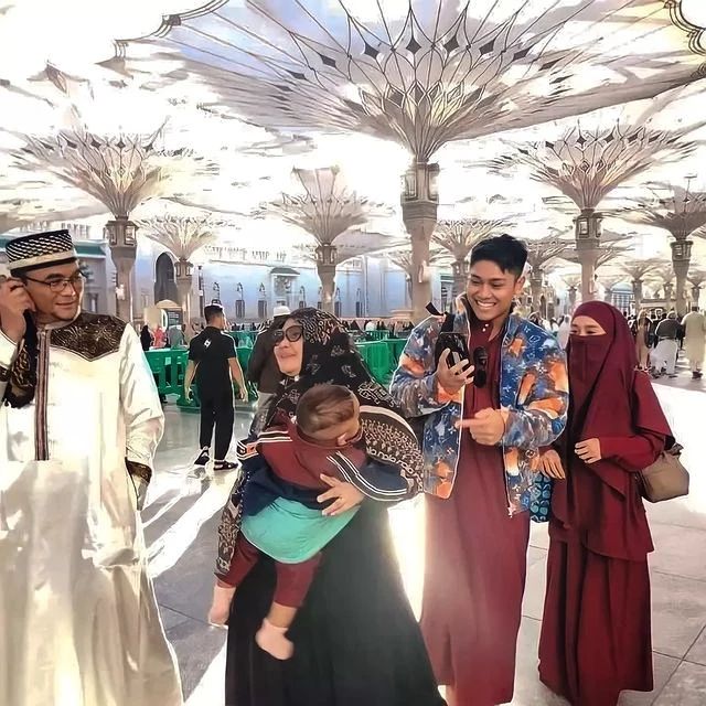 Momen Lesty Kejora dan Billar umrah © berbagai sumber