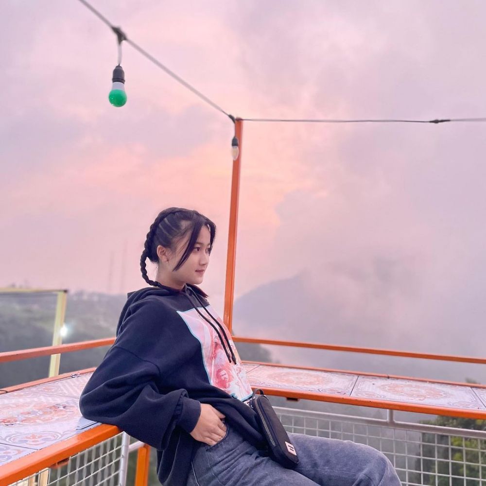 pesona Yesa Oktafia adik Yeni Inka © 2022 berbagai sumber